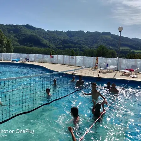 Geniez D'olt Jolie T2 Amenagee Et Equipee Village Goelia 2 Piscines Chauffees Holiday home Saint-Geniez-d'Olt