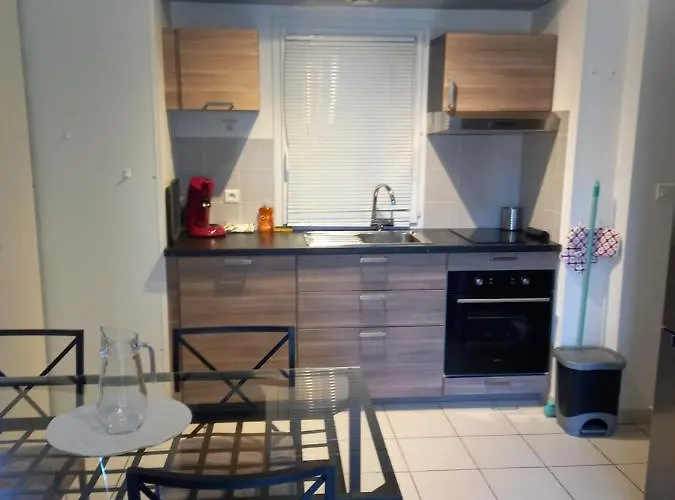 Geniez D'olt Jolie T2 Amenagee Et Equipee Village Goelia 2 Piscines Chauffees Ferienhaus *