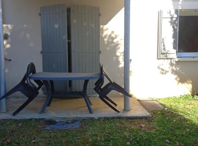 Geniez D'olt Jolie T2 Amenagee Et Equipee Village Goelia 2 Piscines Chauffees 別荘 *